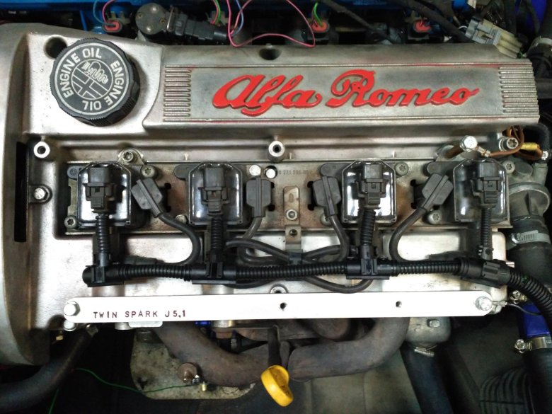Alfa romeo twin spark engine
