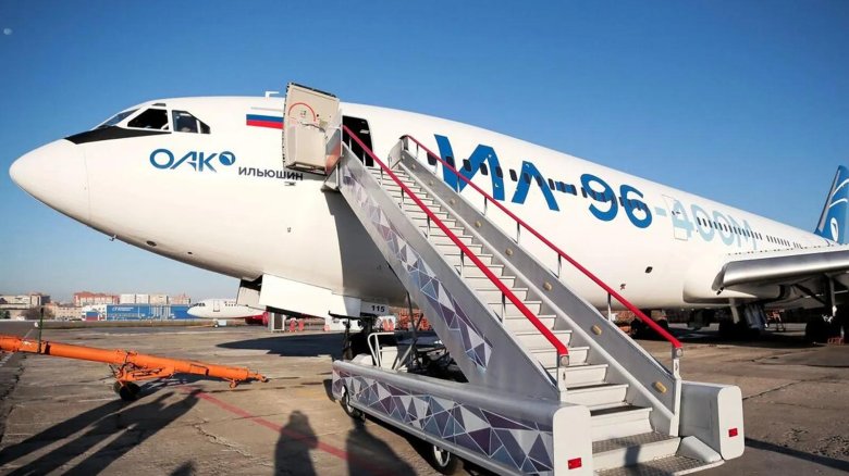 Самолет ил 96