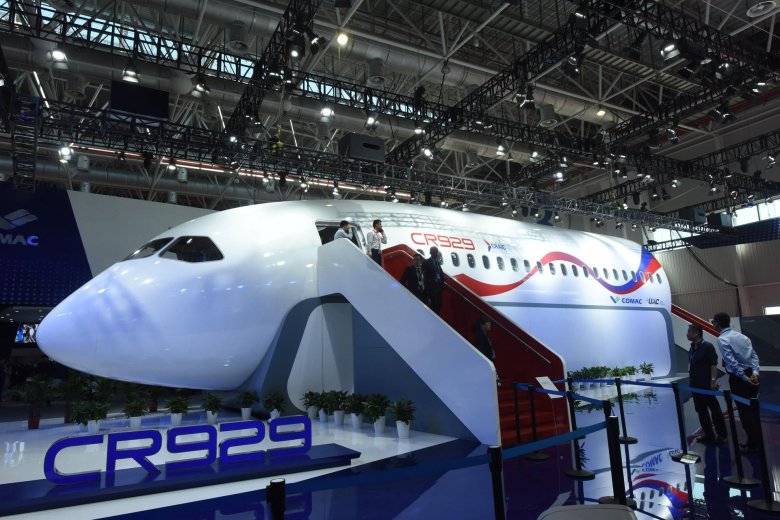 Пассажирский широкофюзеляжный самолёт