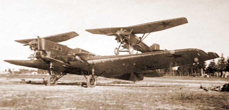 Самолёт звено вахмистрова