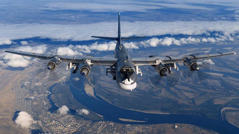 Стратегический бомбардировщик ту-95мс