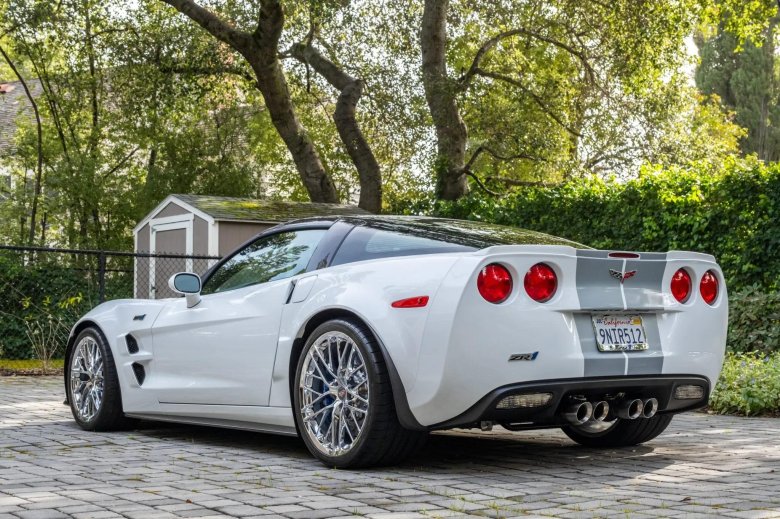 Chevrolet corvette zr1 с6