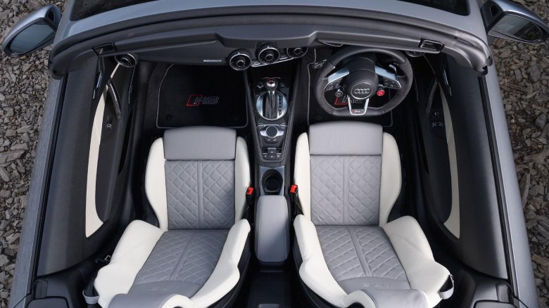 Audi tt 8s interior