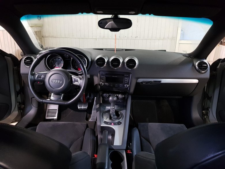 Audi tt 2006 interior