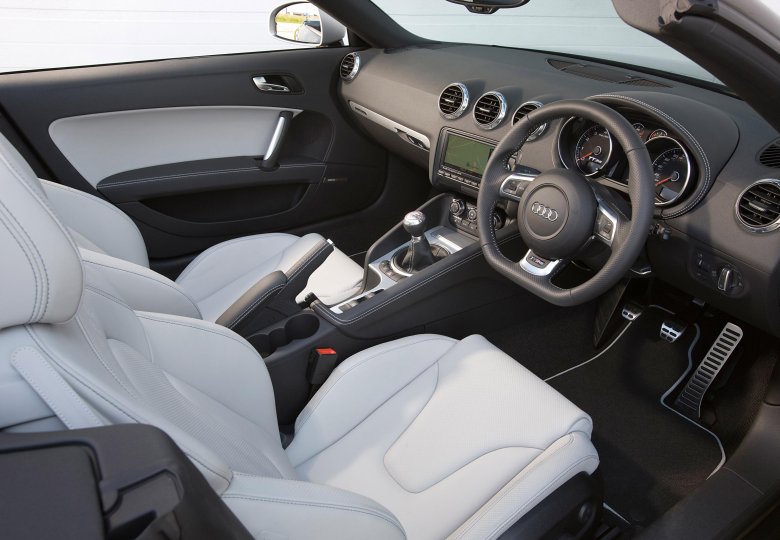 Audi tt 8j interior