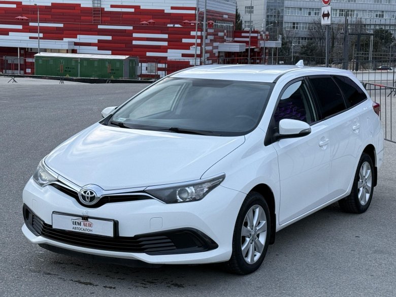 Тойота аурис универсал