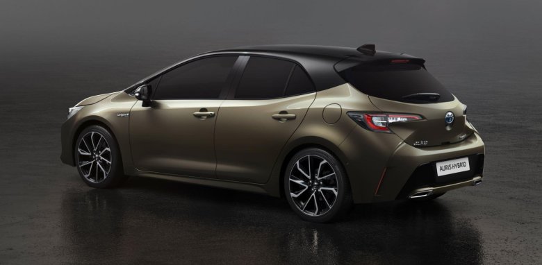 Тойота аурис новая