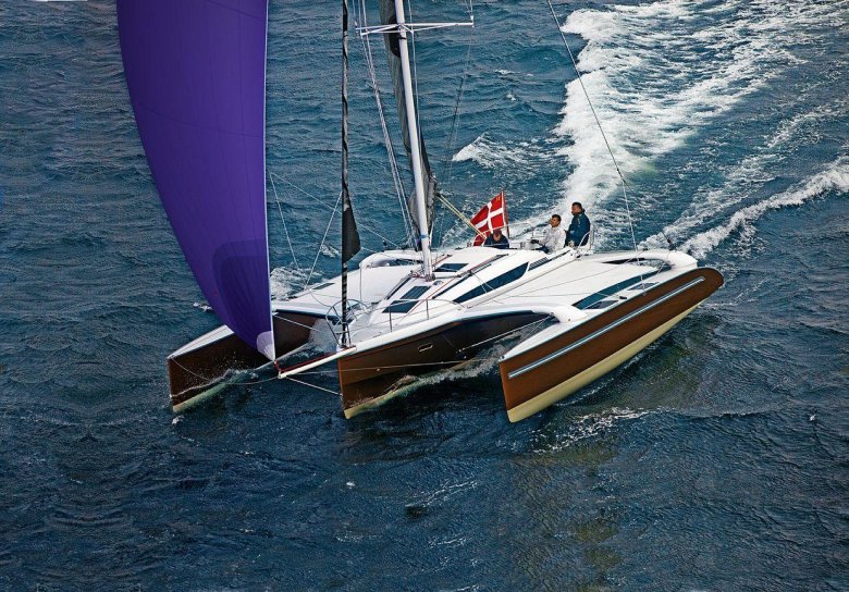 Тримаран dragonfly 32