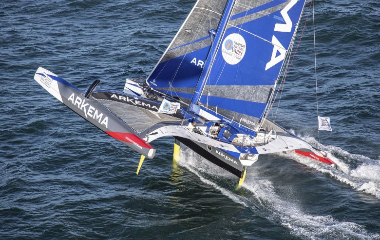 Тримаран macif