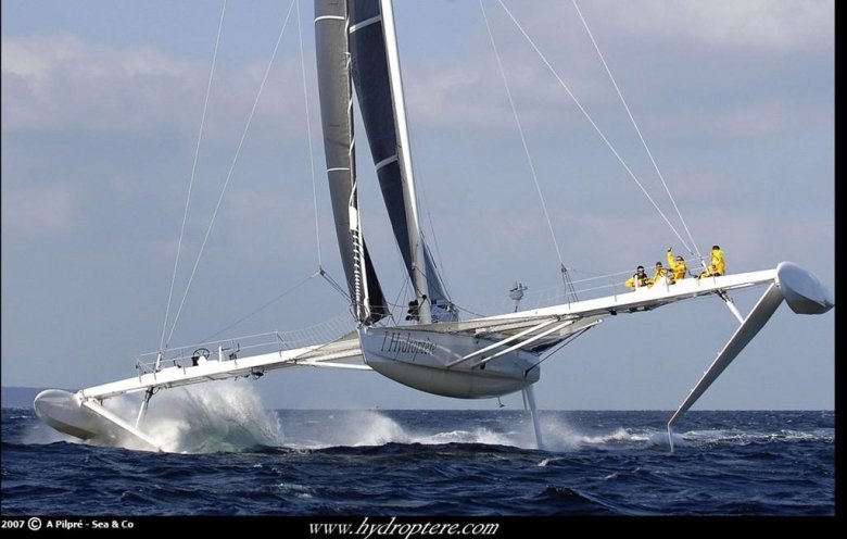 Парусный тримаран hydroptere