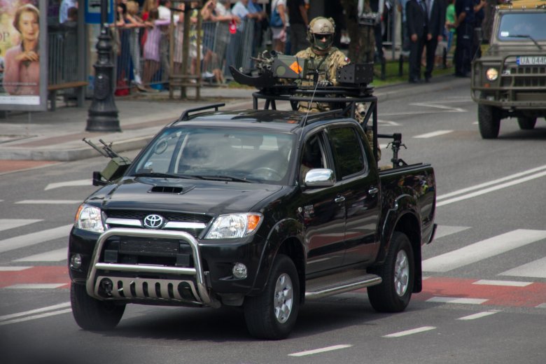 Toyota hilux военный