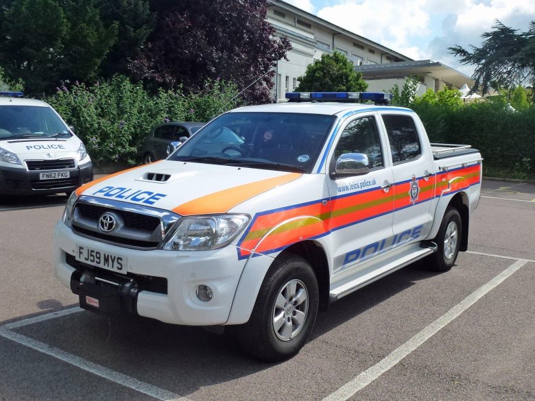 Тойота хайлюкс полиция