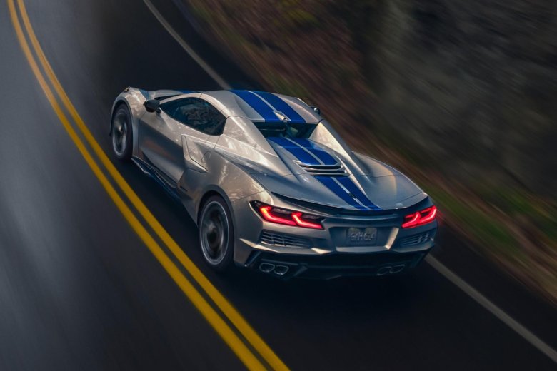 Chevrolet corvette e-ray 2024