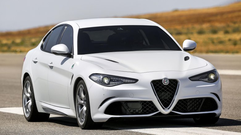 Машина alfa romeo giulia