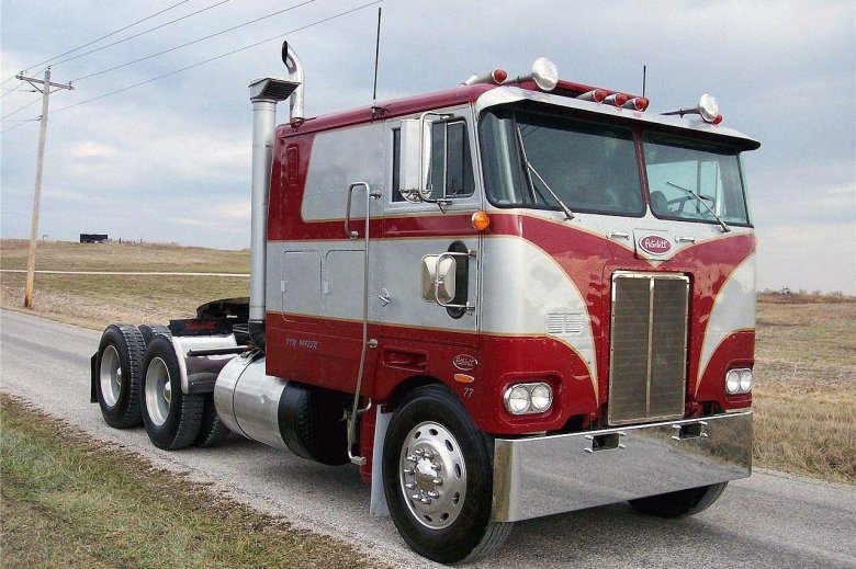 Peterbilt 352 cabover