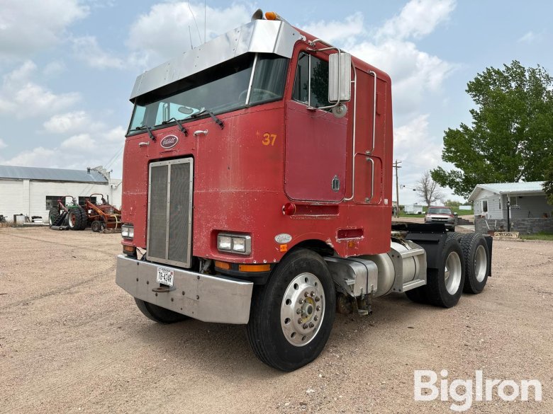 Peterbilt 362 cabover