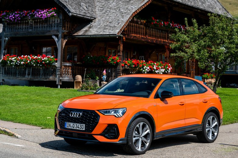 Audi q3 sportback оранжевая