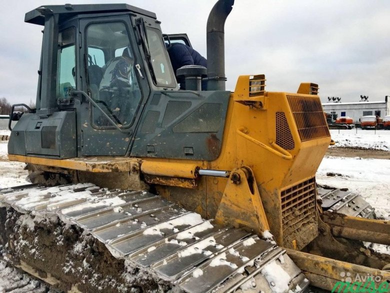 Болотный бульдозер komatsu