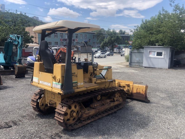 Гусеничный бульдозер