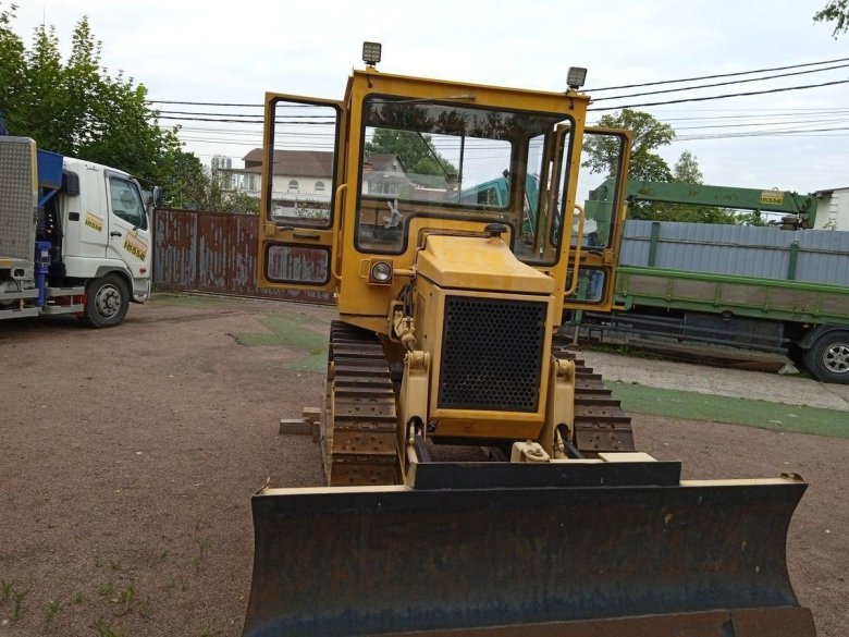 Японский бульдозер катерпиллер