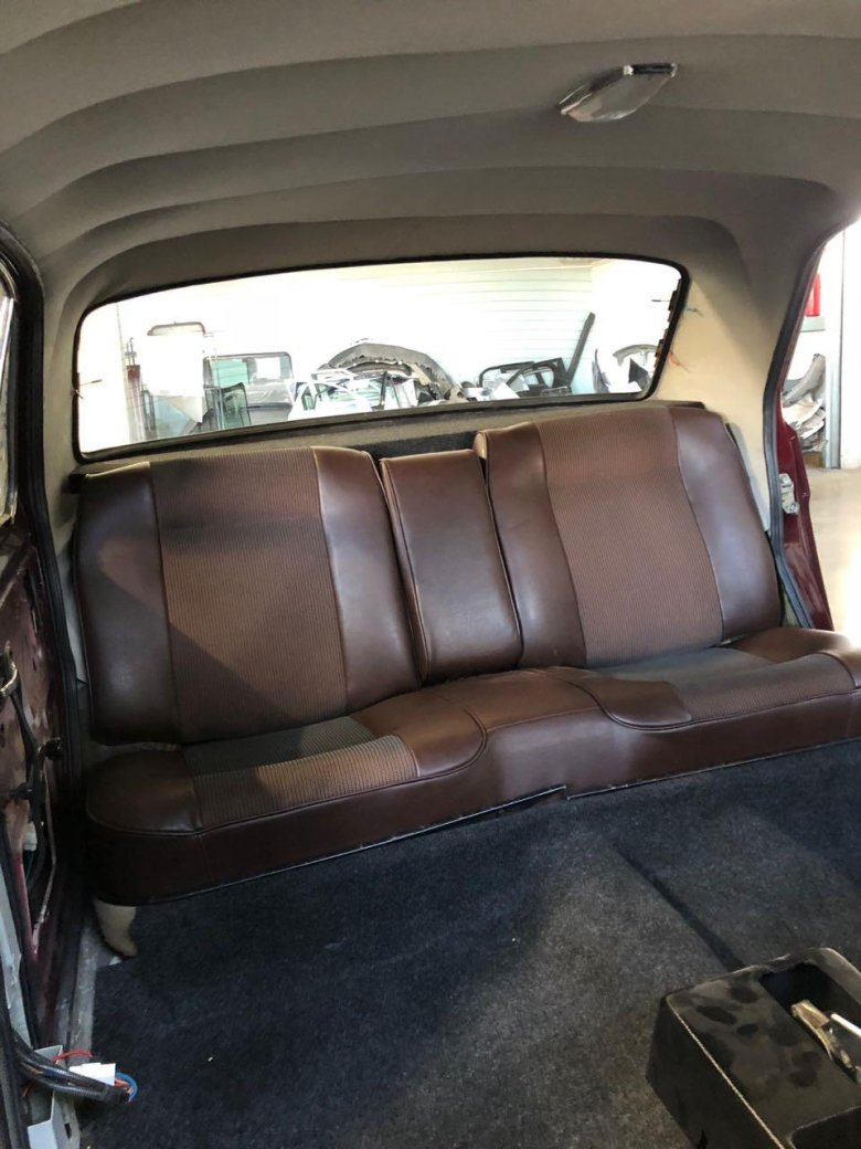 Волга газ 31105 универсал салон