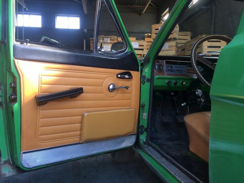 Волга газ 24 зеленый салон