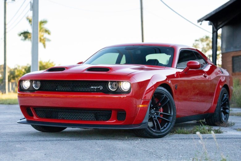 Dodge challenger srt hellcat red eye