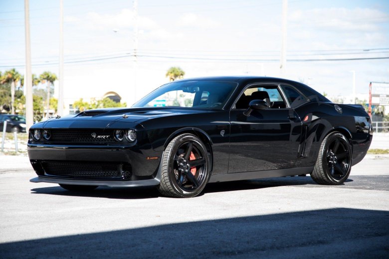 Dodge challenger hellcat черный