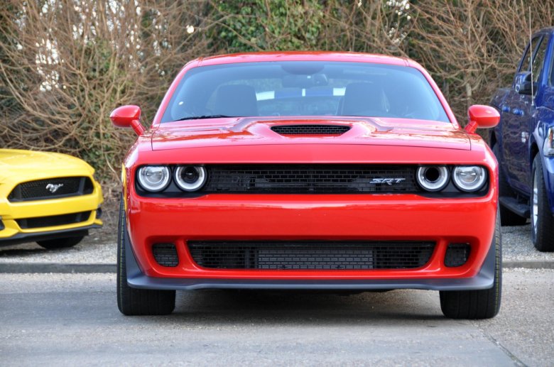 Dodge challenger hellcat 2015