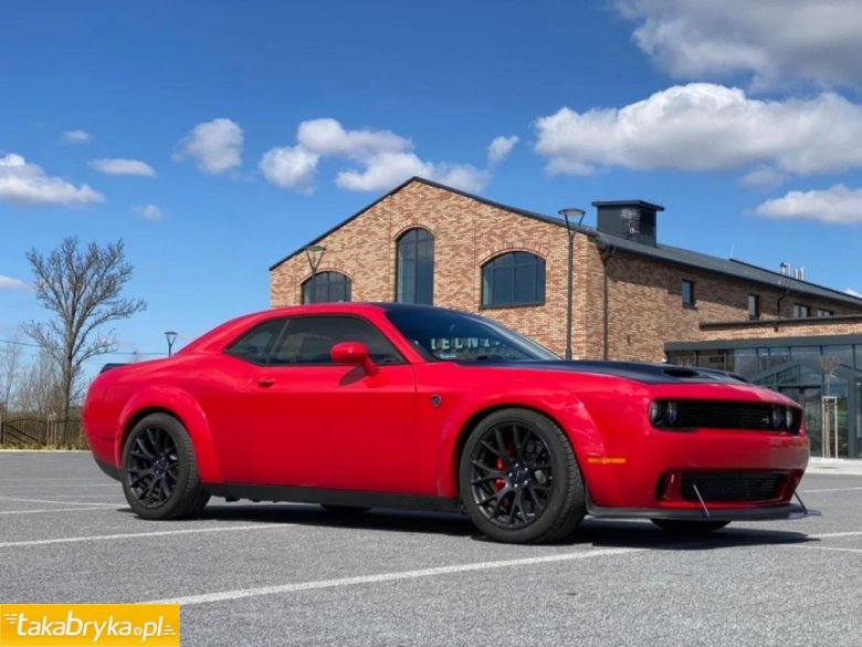 Dodge challenger hellcat red