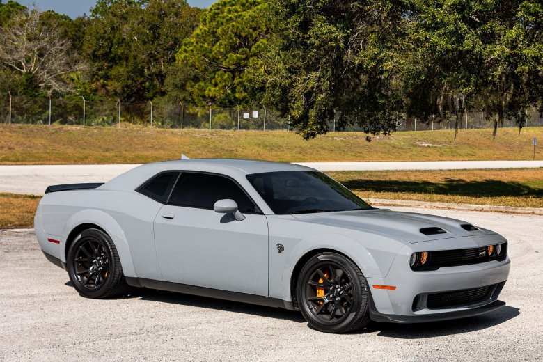 Dodge challenger hellcat 2021