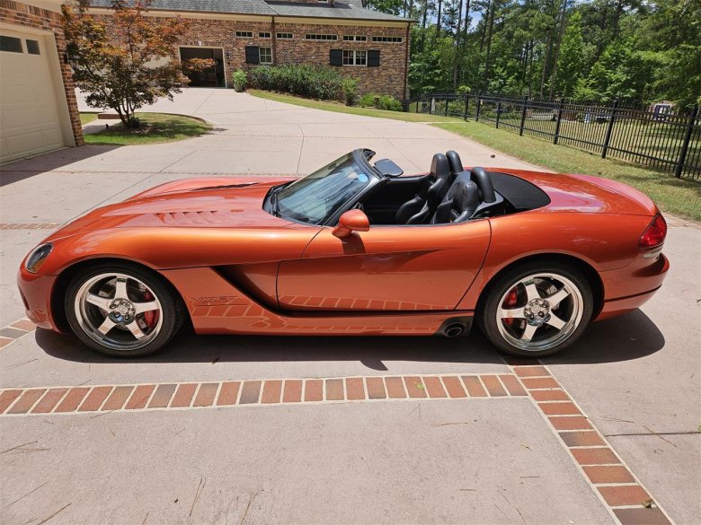 Додж вайпер родстер