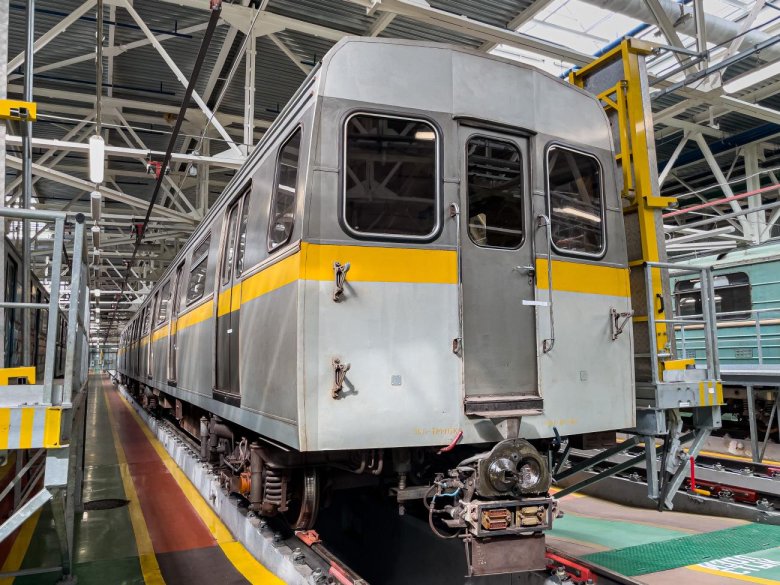 Метро вагон