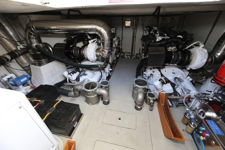 Катер моторный