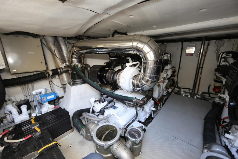 Двигатель яхты