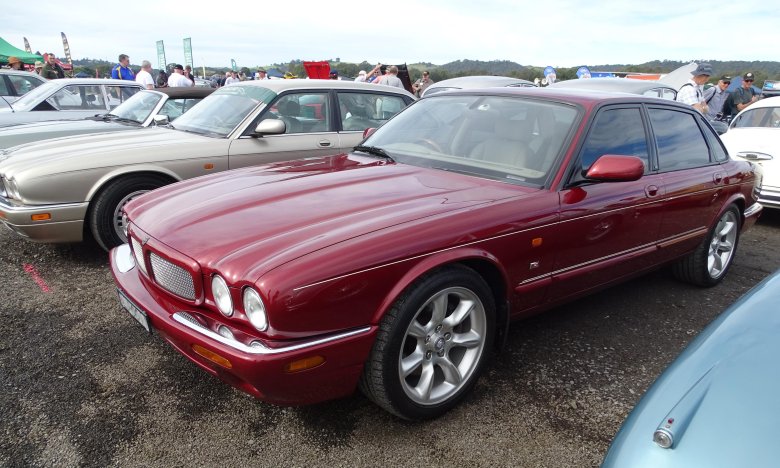 Jaguar xj x 300