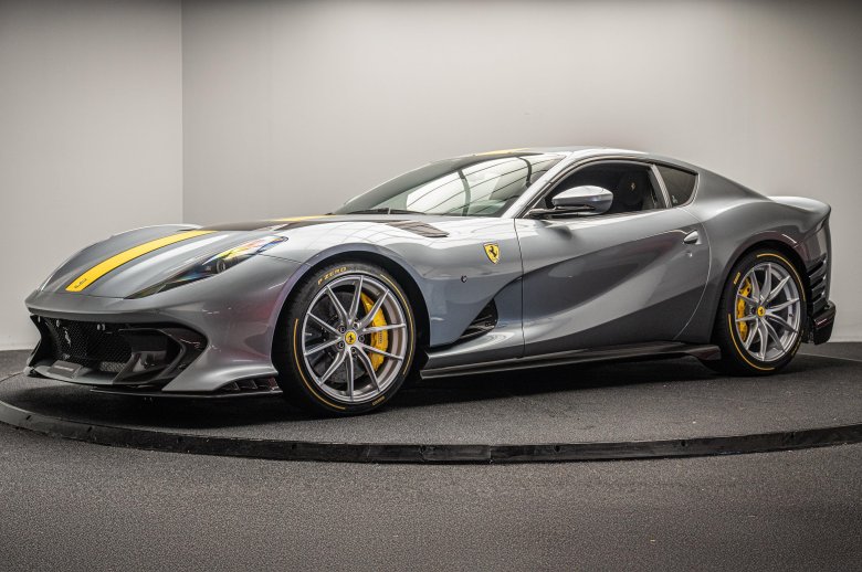 Ferrari 812 competizione