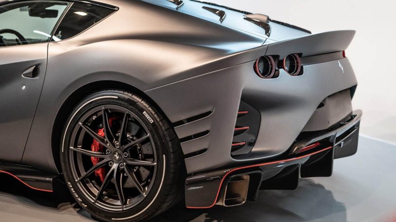 Ferrari 812 competizione