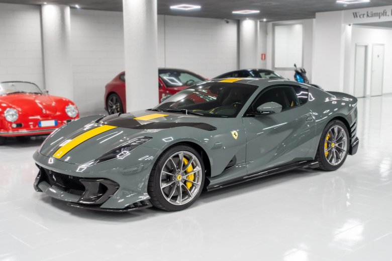 Ferrari 812 competizione