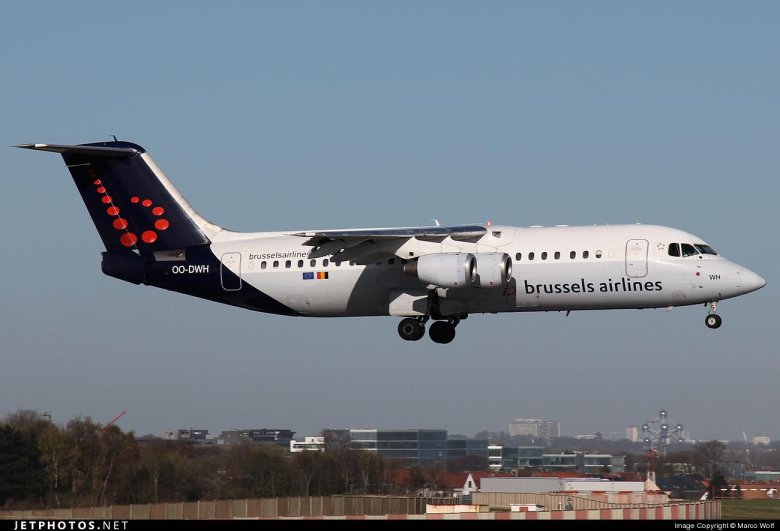Avro rj100