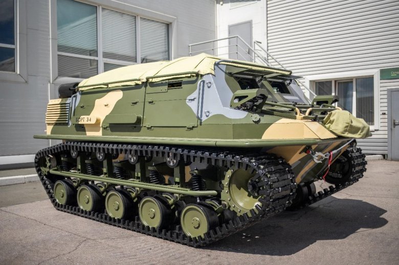 Военный вездеход на гусеницах