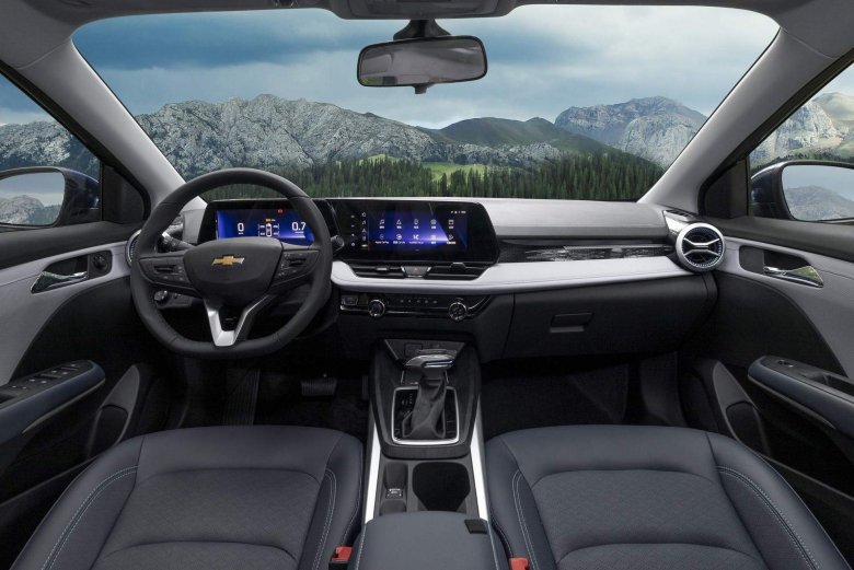 Chevrolet monza салон