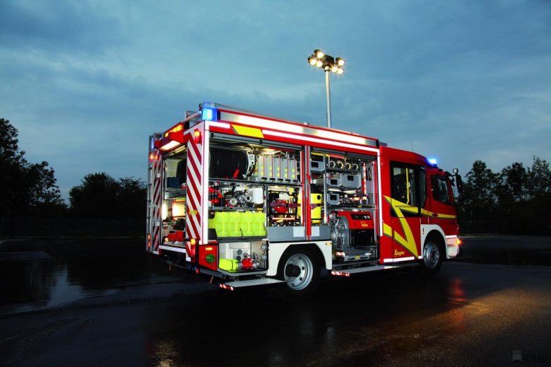 Пожарная машина пожарный