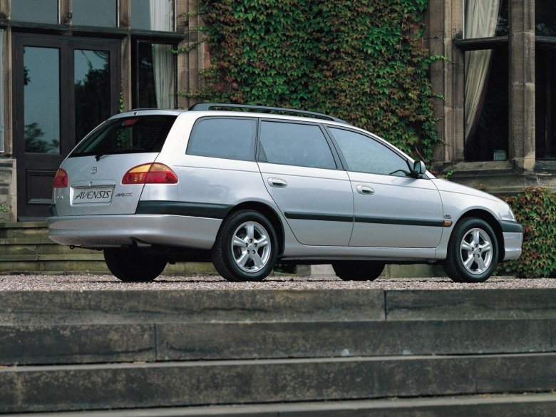 Toyota avensis 2001 универсал