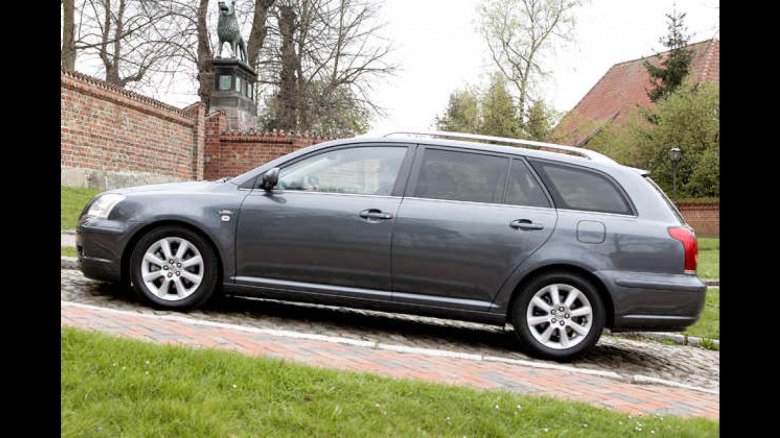 Toyota avensis 2008 универсал