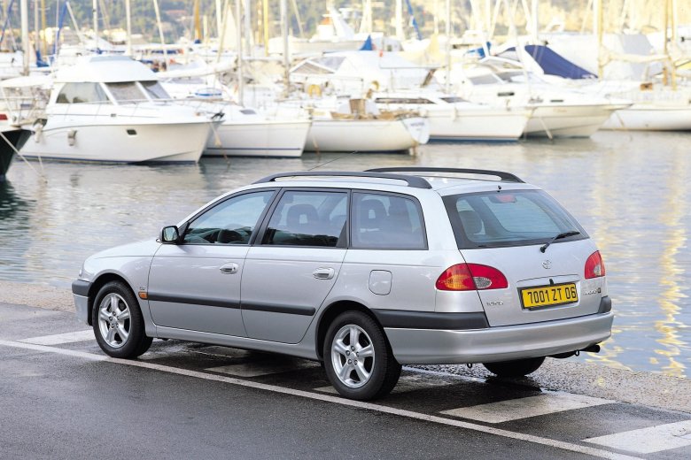 Тойота авенсис универсал 2000