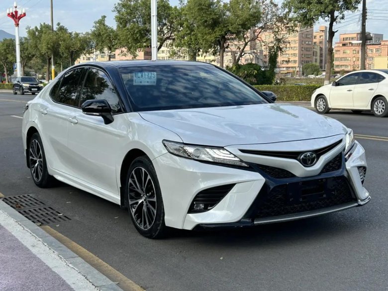 Тойота камри 2021 года