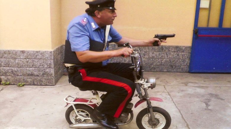 Мент на мопеде