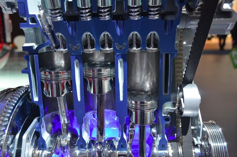 Поршневой двигатель