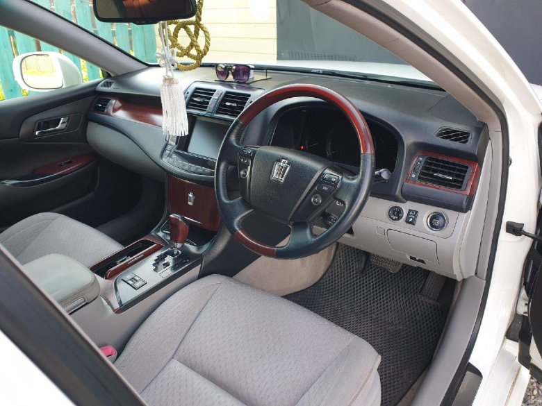 Toyota crown 2008 салон